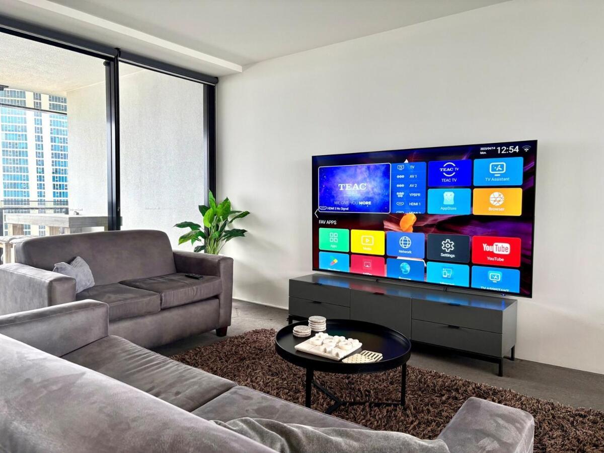 Level 43 Sky High 3br Ocean View Apartment