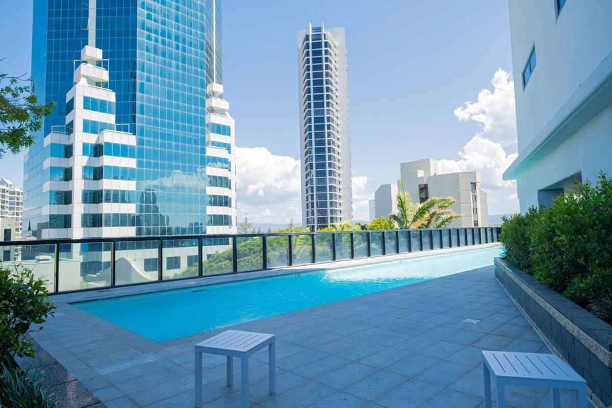 Level 43 Sky High 3br Ocean View Apartment