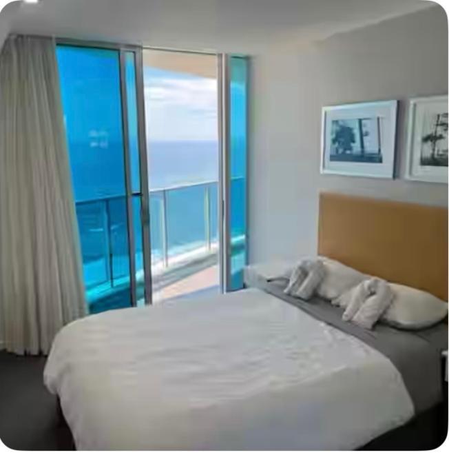 5 Star 3 Bedroom On Surfers Paradise Beach, Ocean Views From Every Apartment