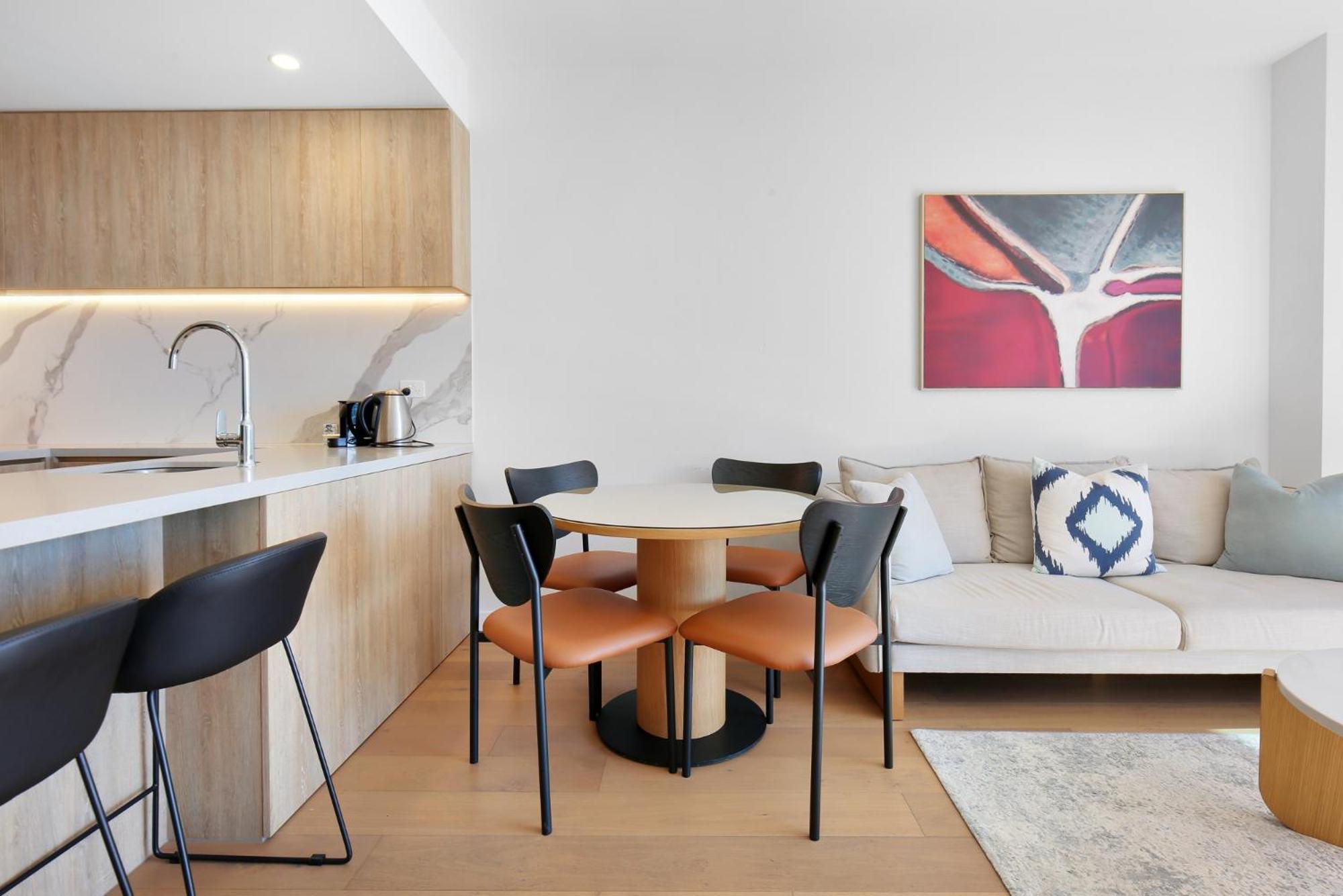 Elegant 2-bed In Broadbeach Tower *