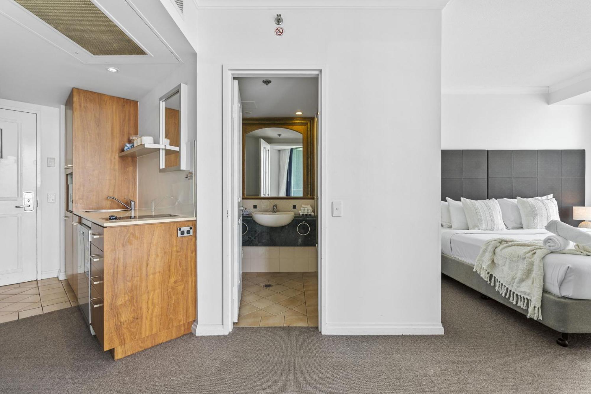 Legends - Qstay Apartment *