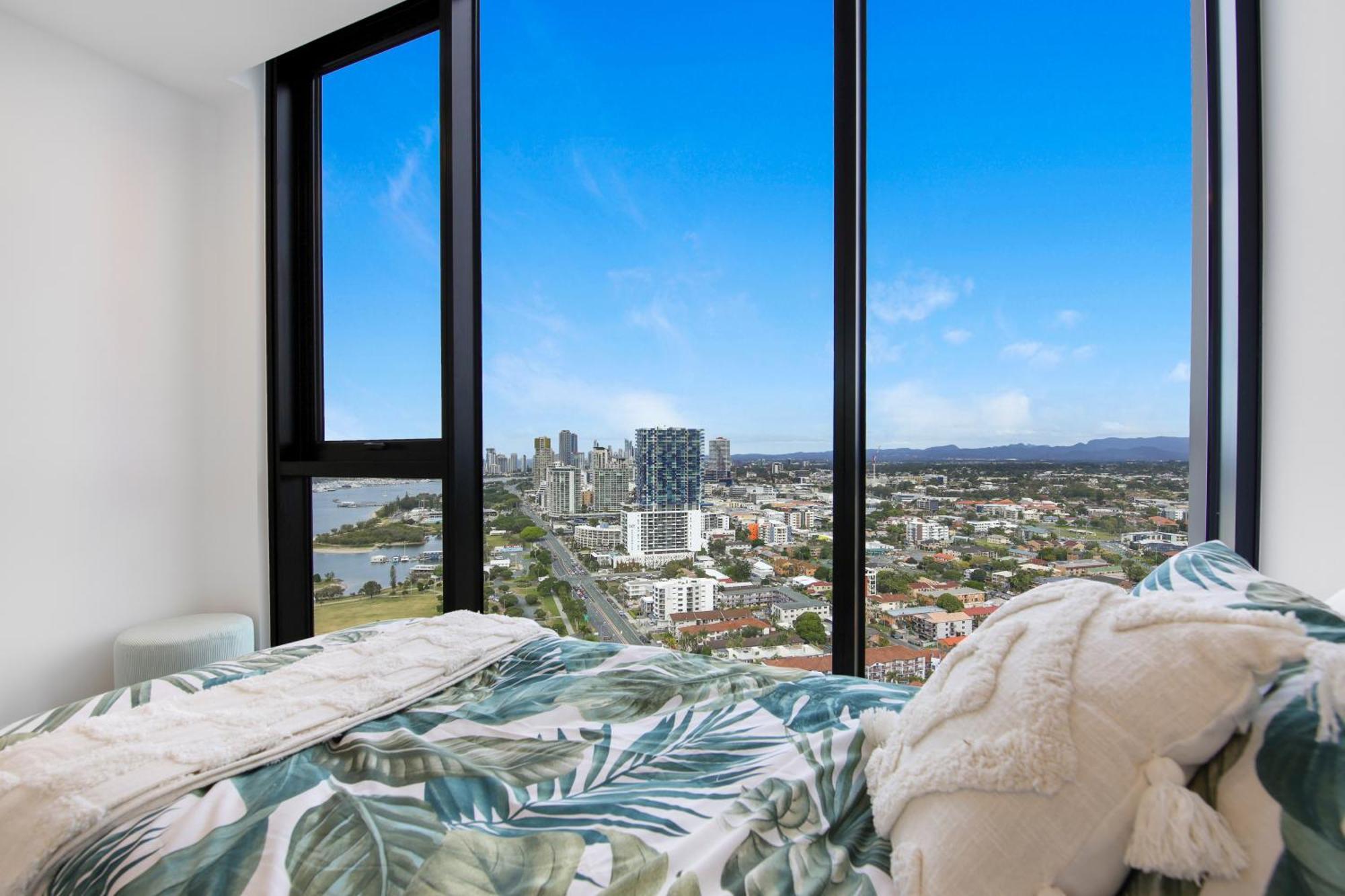 Skyline Showdown - Views, Games & Vibes * Gold Coast