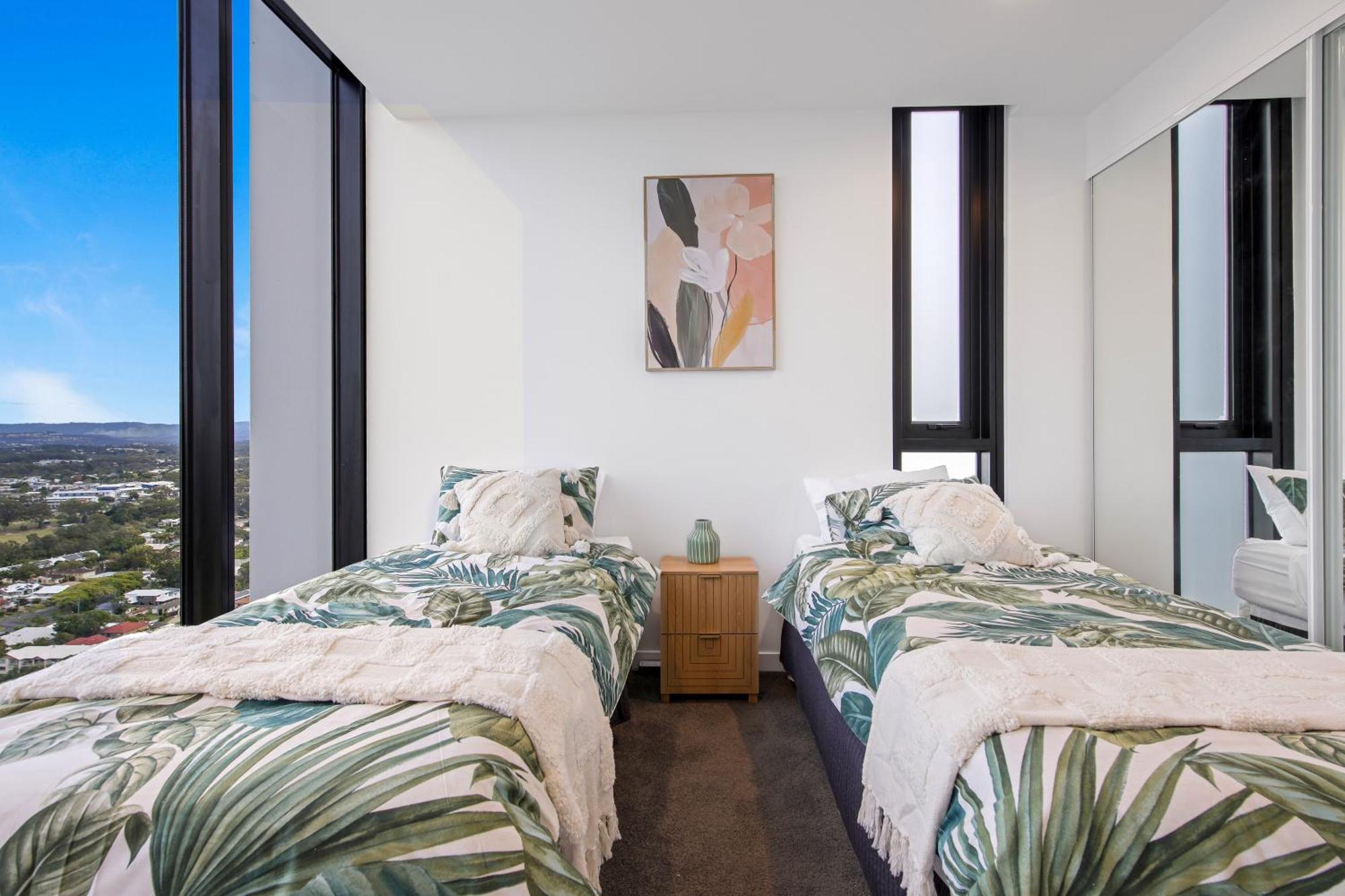 Apartment Skyline Showdown - Views, Games & Vibes Gold Coast