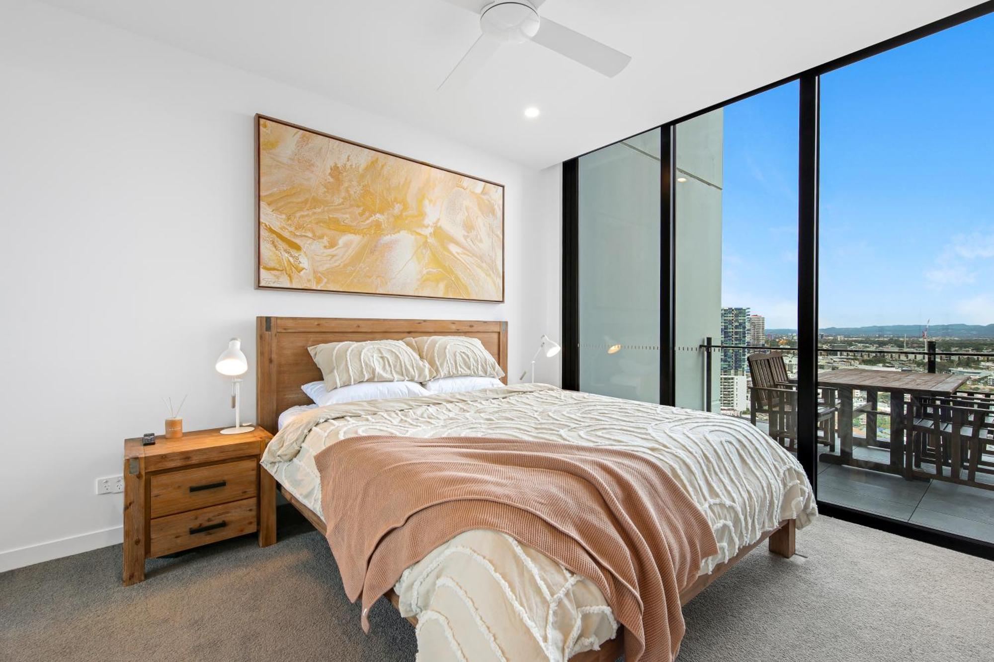 Skyline Showdown - Views, Games & Vibes Apartment *