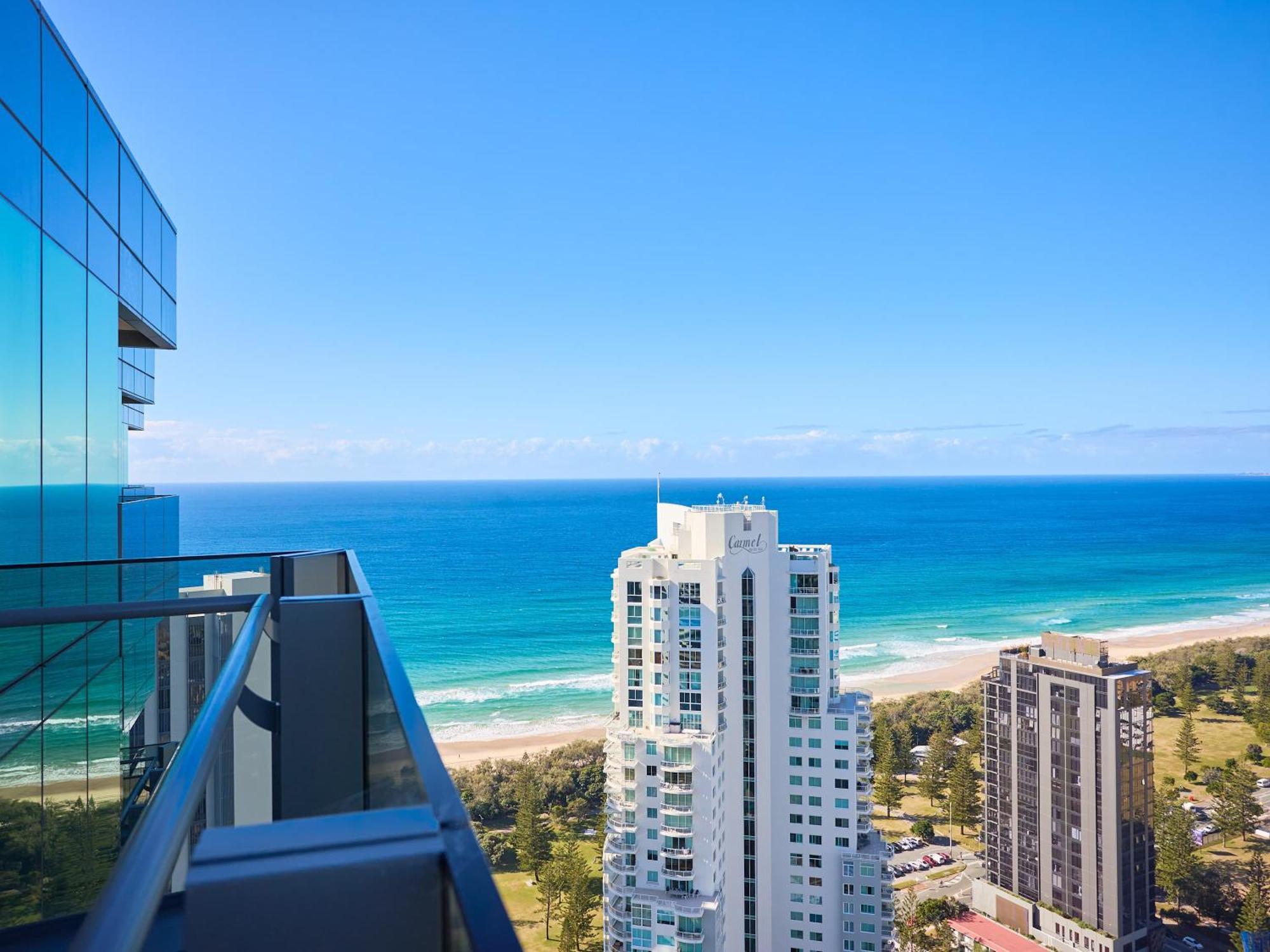 Luxe 3br Penthouse By With Lap Pool & Parking Signature