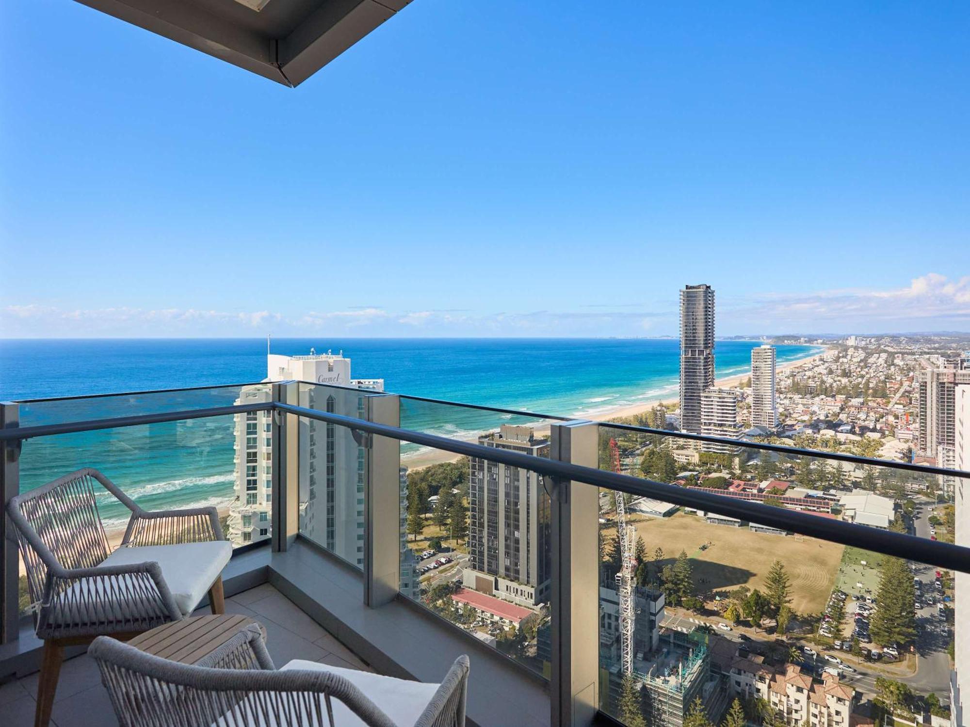 Luxe 3br Penthouse By With Lap Pool & Parking Signature *