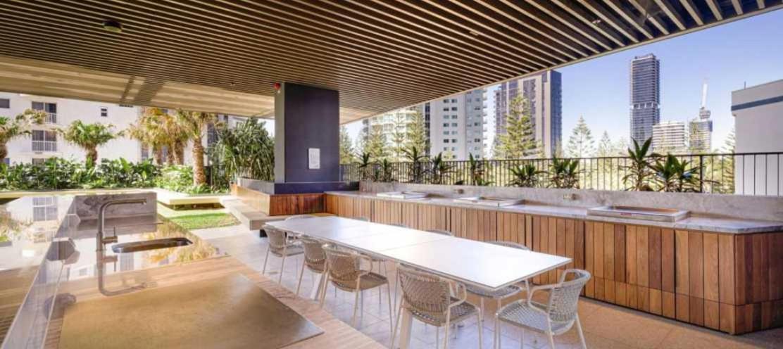 Apartment Luxe 3br Penthouse By With Lap Pool & Parking Signature Gold Coast