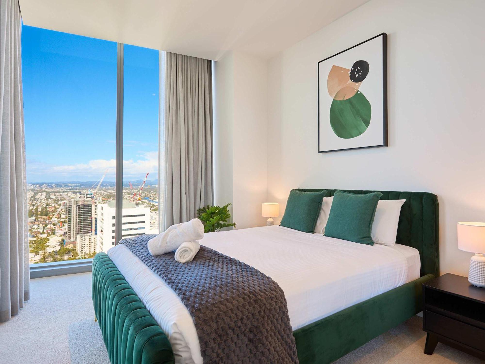 Luxe 3br Penthouse By With Lap Pool & Parking Signature Gold Coast
