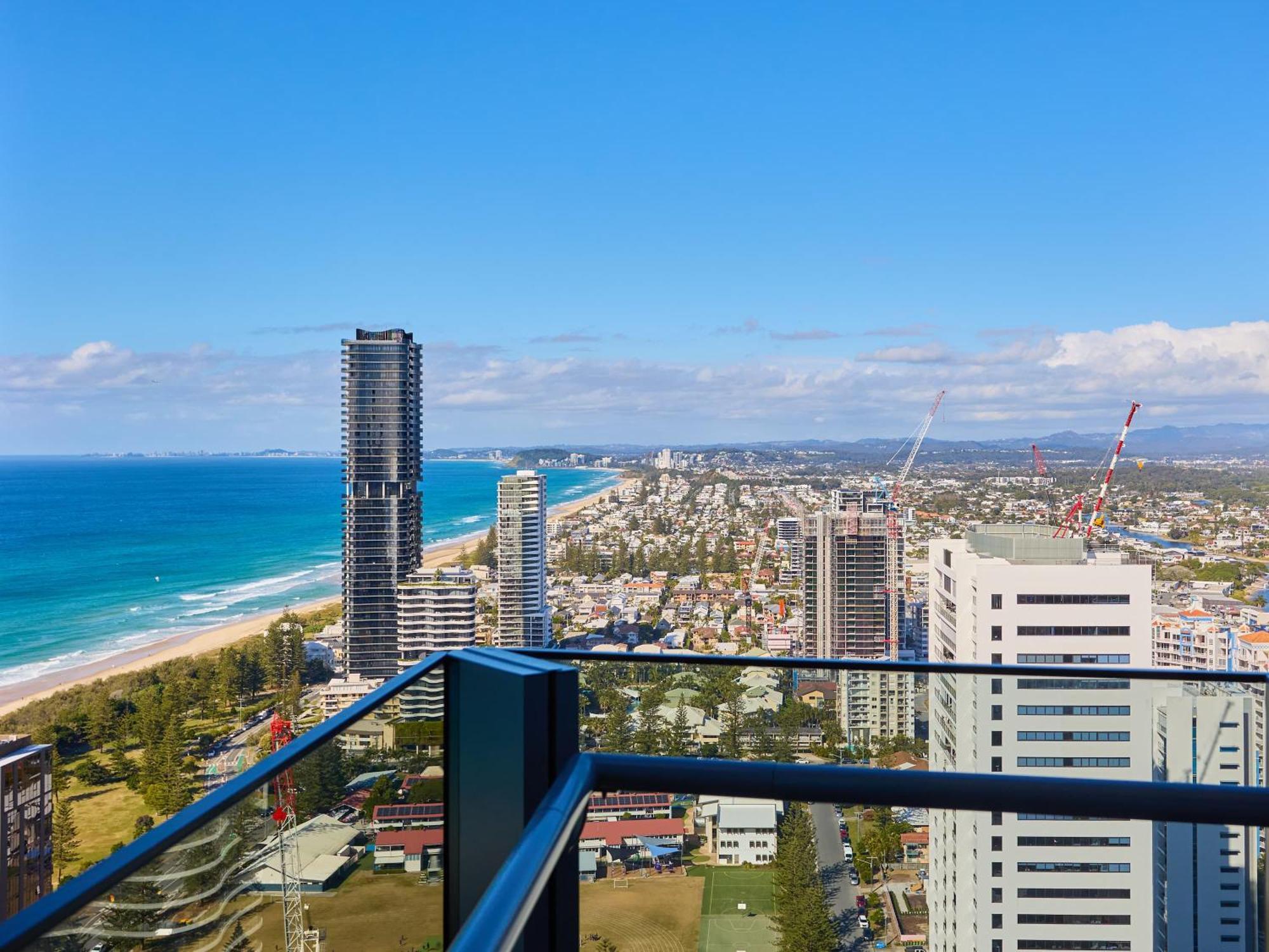 Luxe 3br Penthouse By With Lap Pool & Parking Signature Apartment Gold Coast