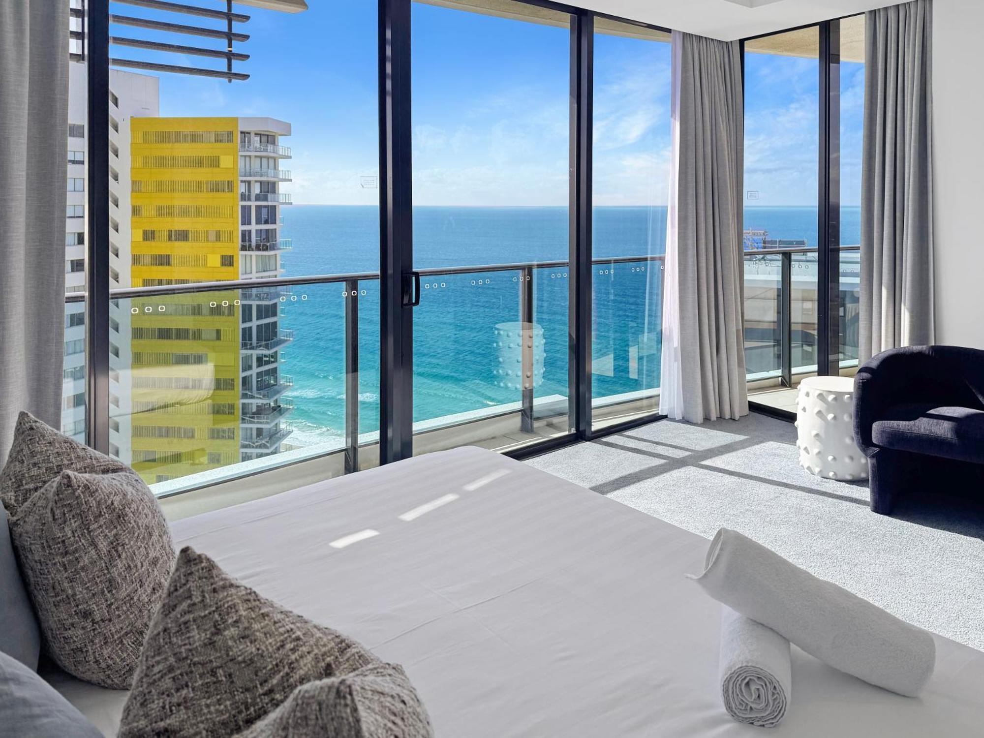 Luxury Oracle Skyhome 39th Floor With Stunning Ocean Views Apartment