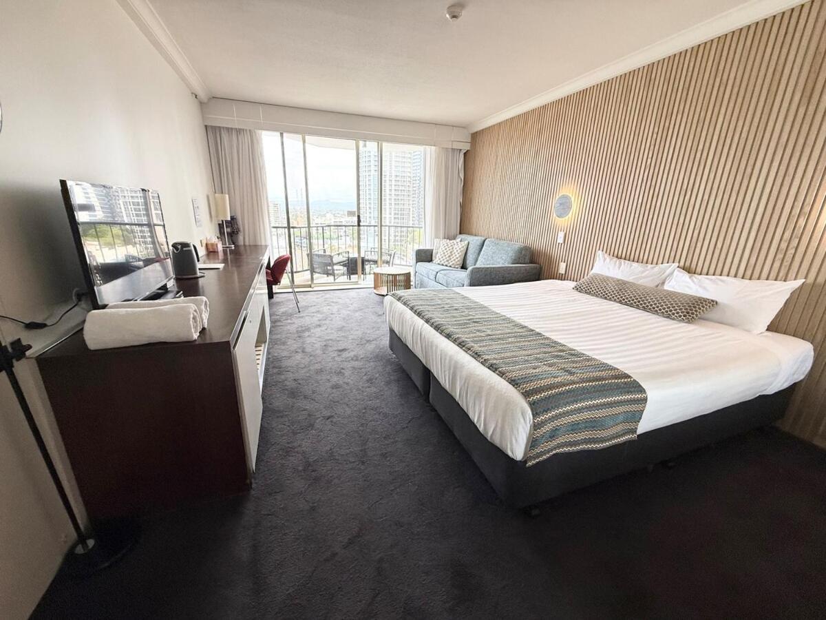 Apartment Renovated King Suite, Ocean View Mantra Surfers