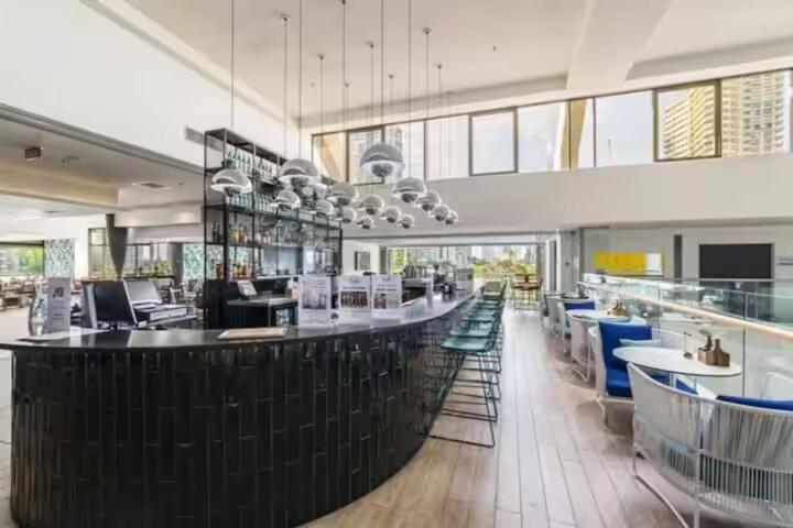 King - Ocean View, Renovated Luxury - Lev 19 *