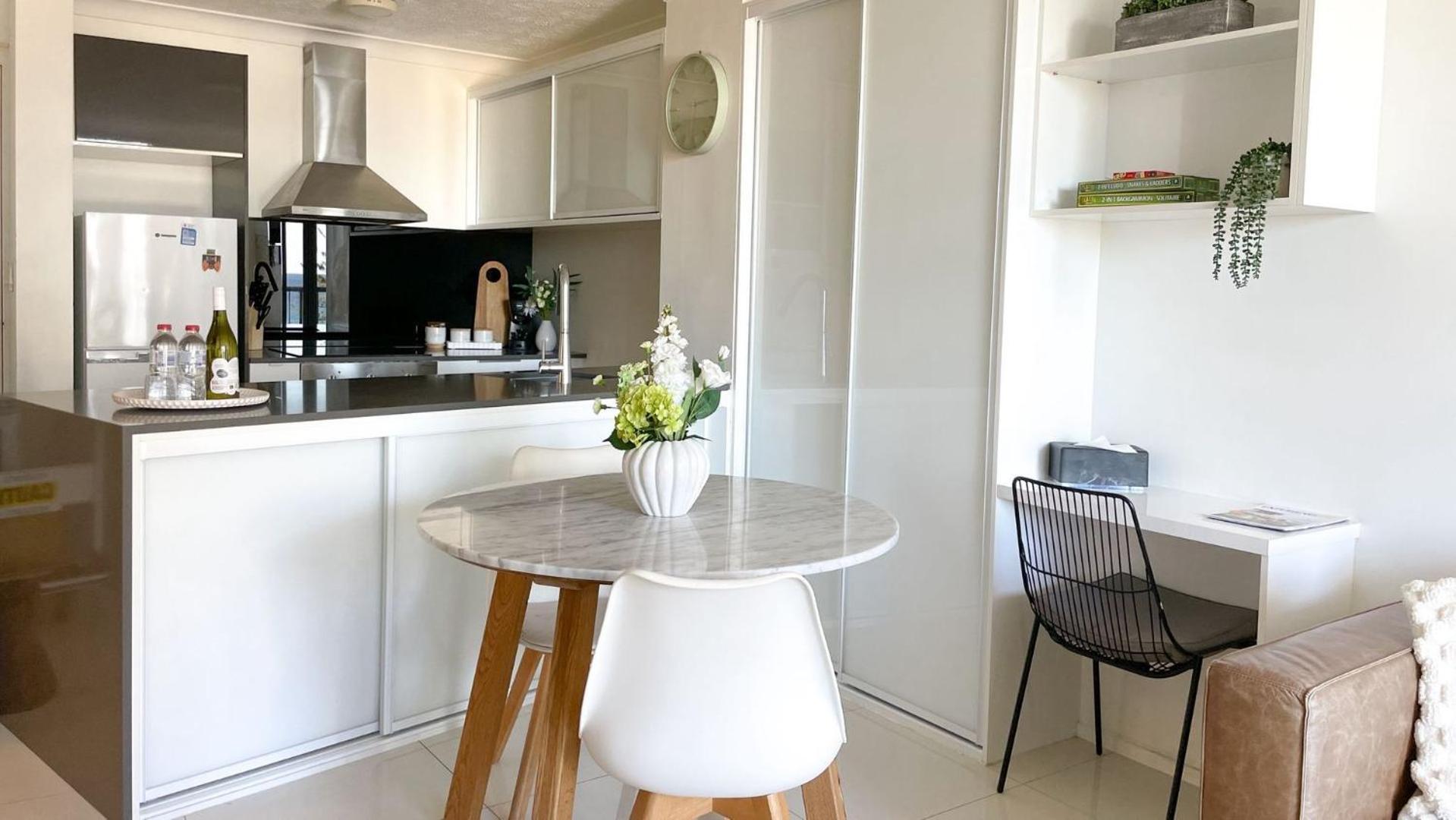 Apartment Ocean Views - Stylish 1 Bedroom In Surfers Paradise - Coasthm *