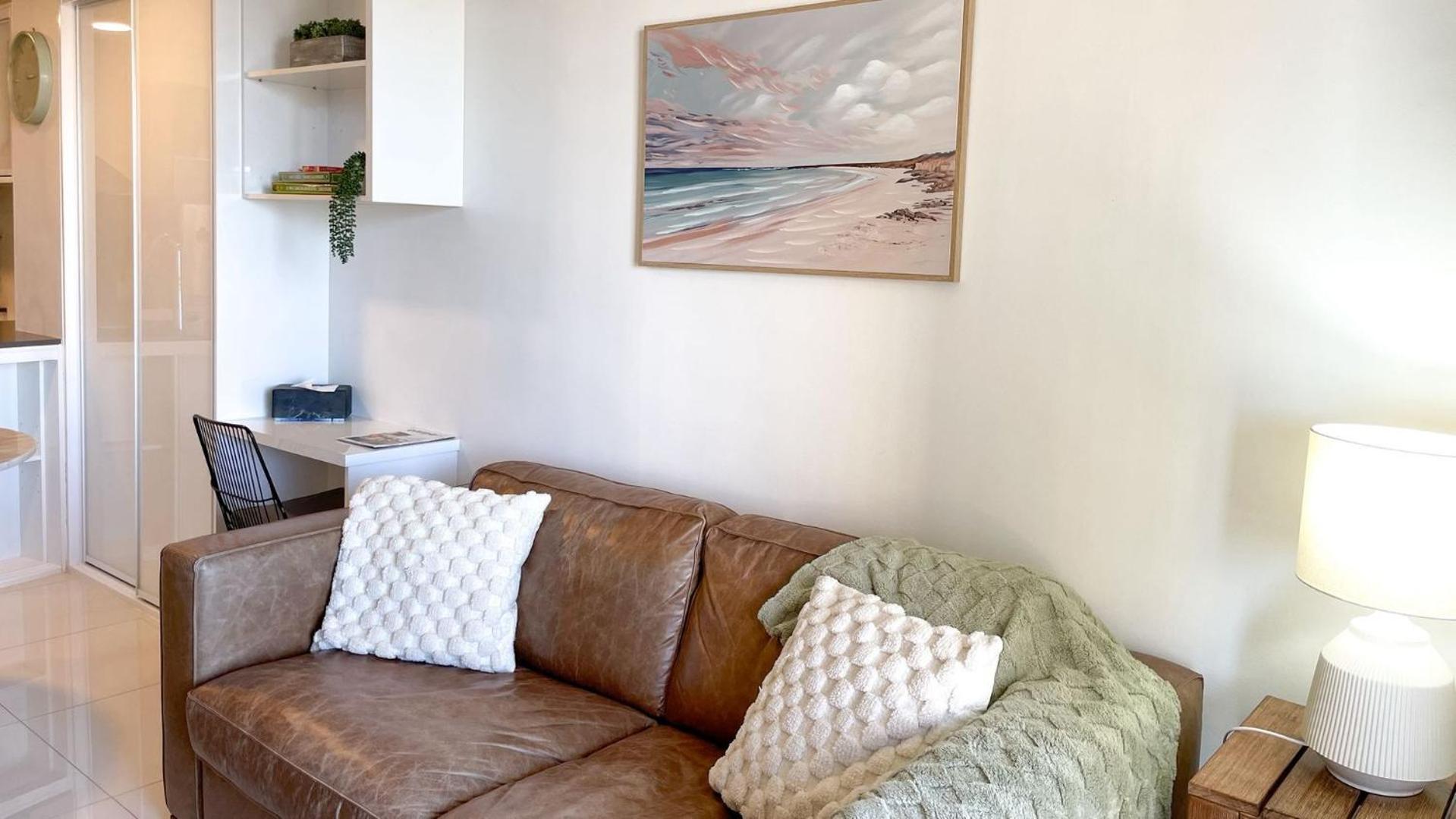 Ocean Views - Stylish 1 Bedroom In Surfers Paradise - Coasthm *