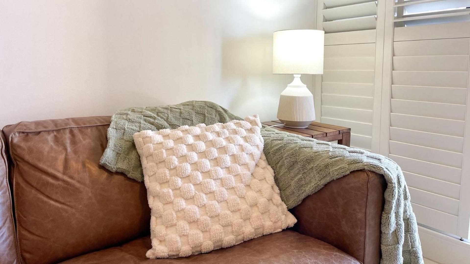 Ocean Views - Stylish 1 Bedroom In Surfers Paradise - Coasthm