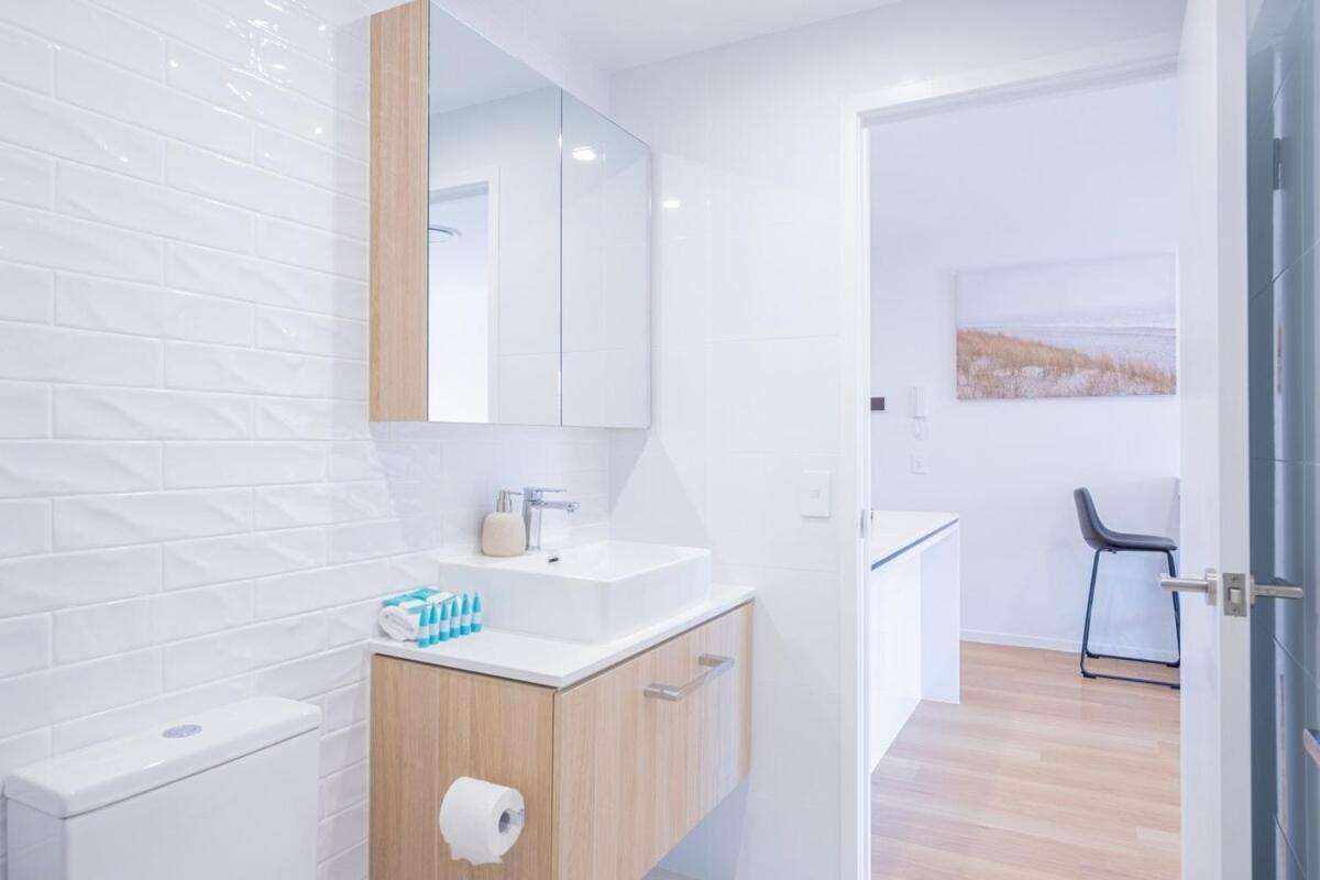 Modern 1 Bedroom Pool, Gym *