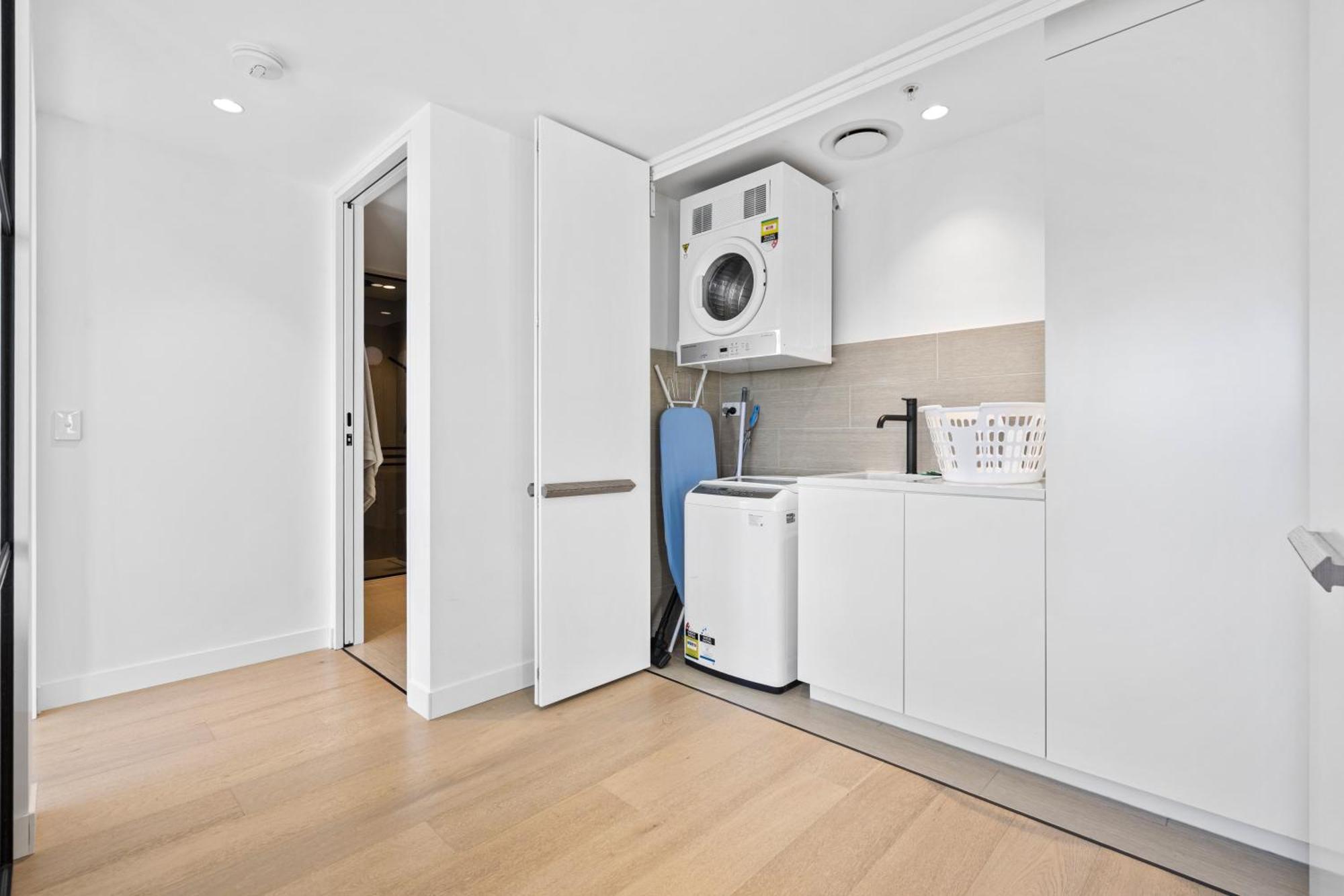 Apartment Luxury Units At The Jewel Residences - Q *