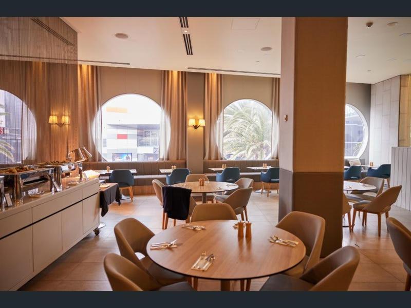 5 Star 3 Bedroom On Surfers Paradise Beach, Ocean Views From Every *