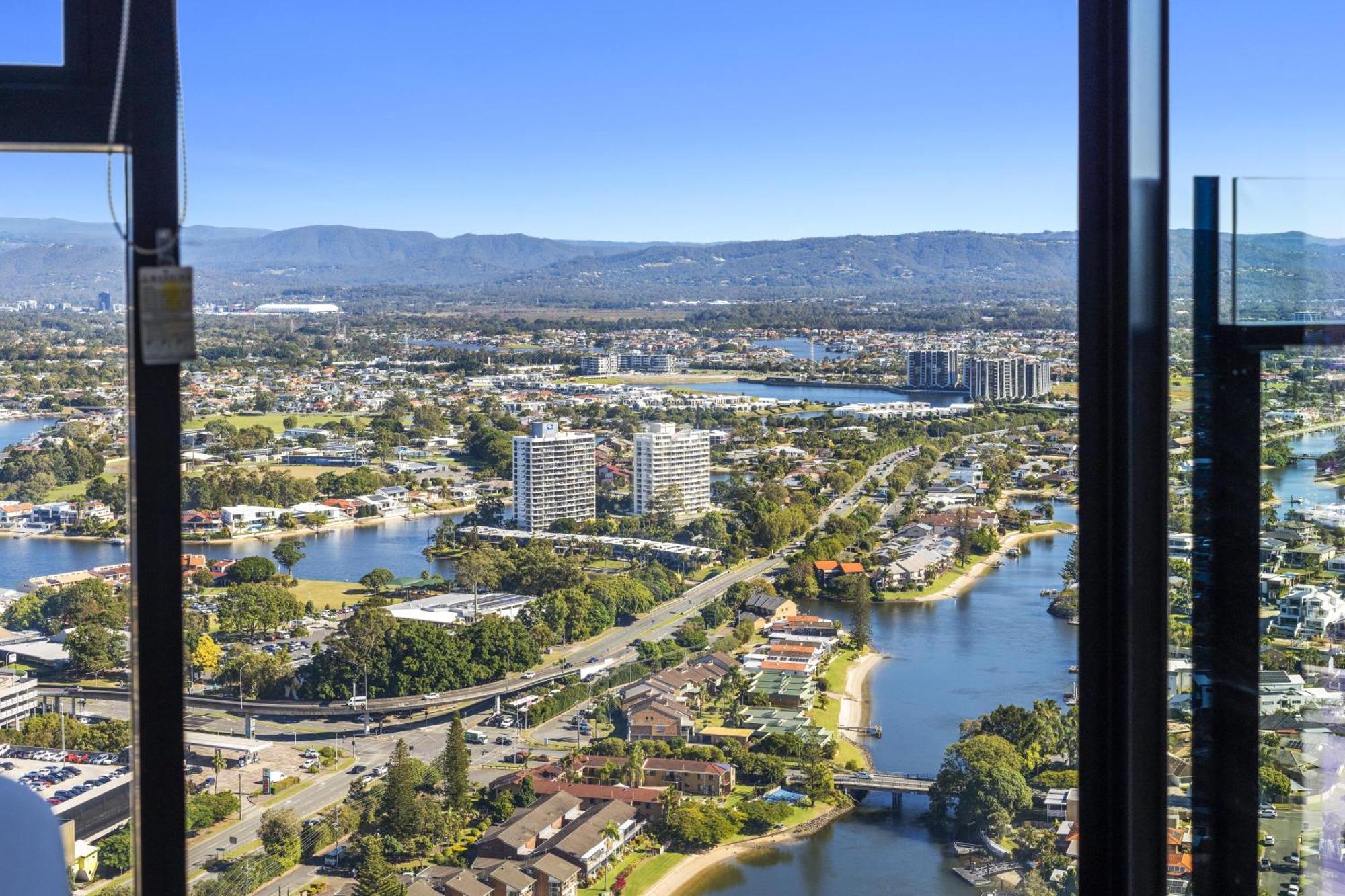 Apartment Modern 1 Bedroom Unit At The Casino - No Parking - Q