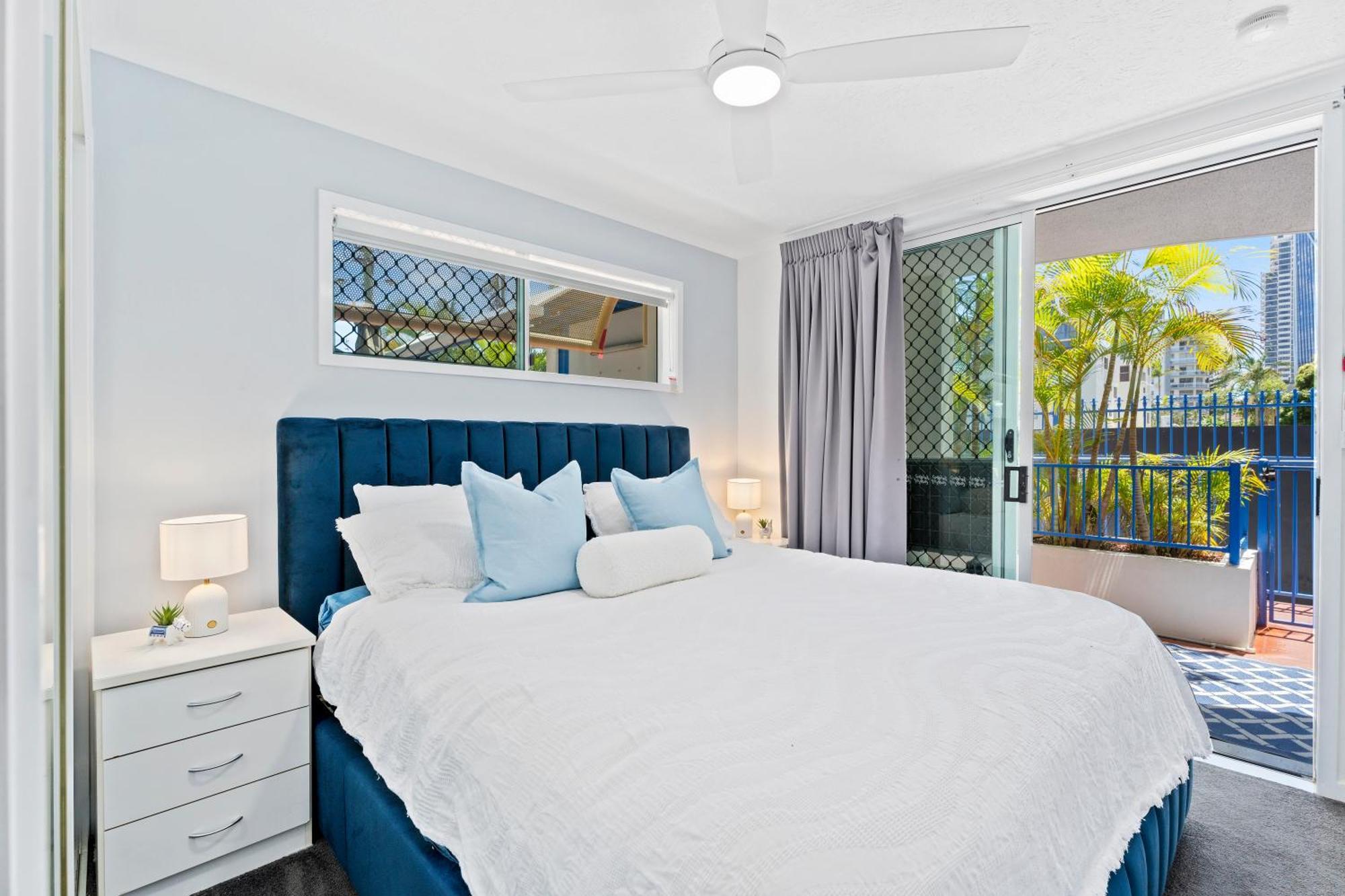 Coastline Escape Renovated Unit - Great Location - Quiet Area - Parking Included *