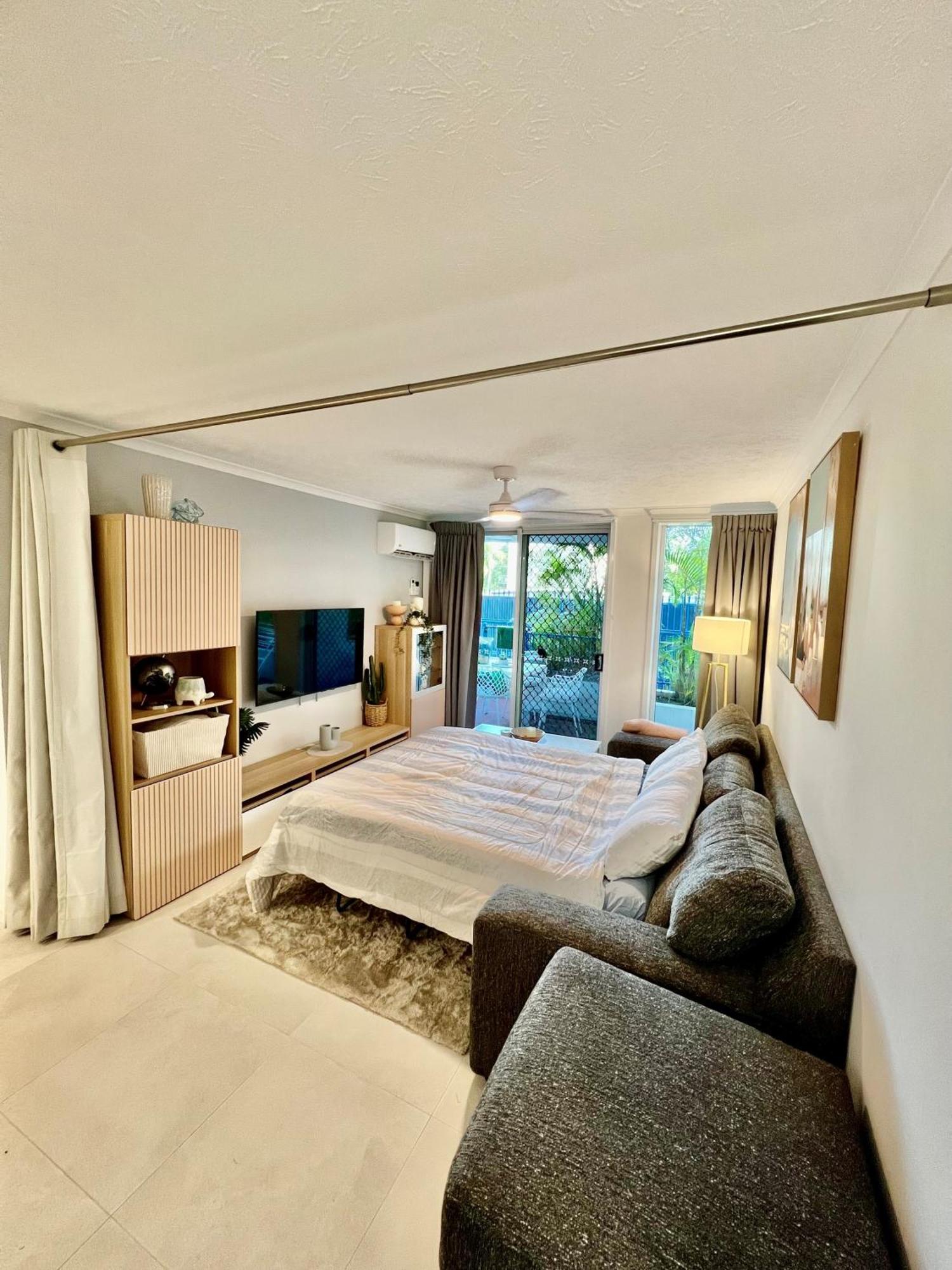Coastline Escape Renovated Unit - Great Location - Quiet Area - Parking Included Apartamento *