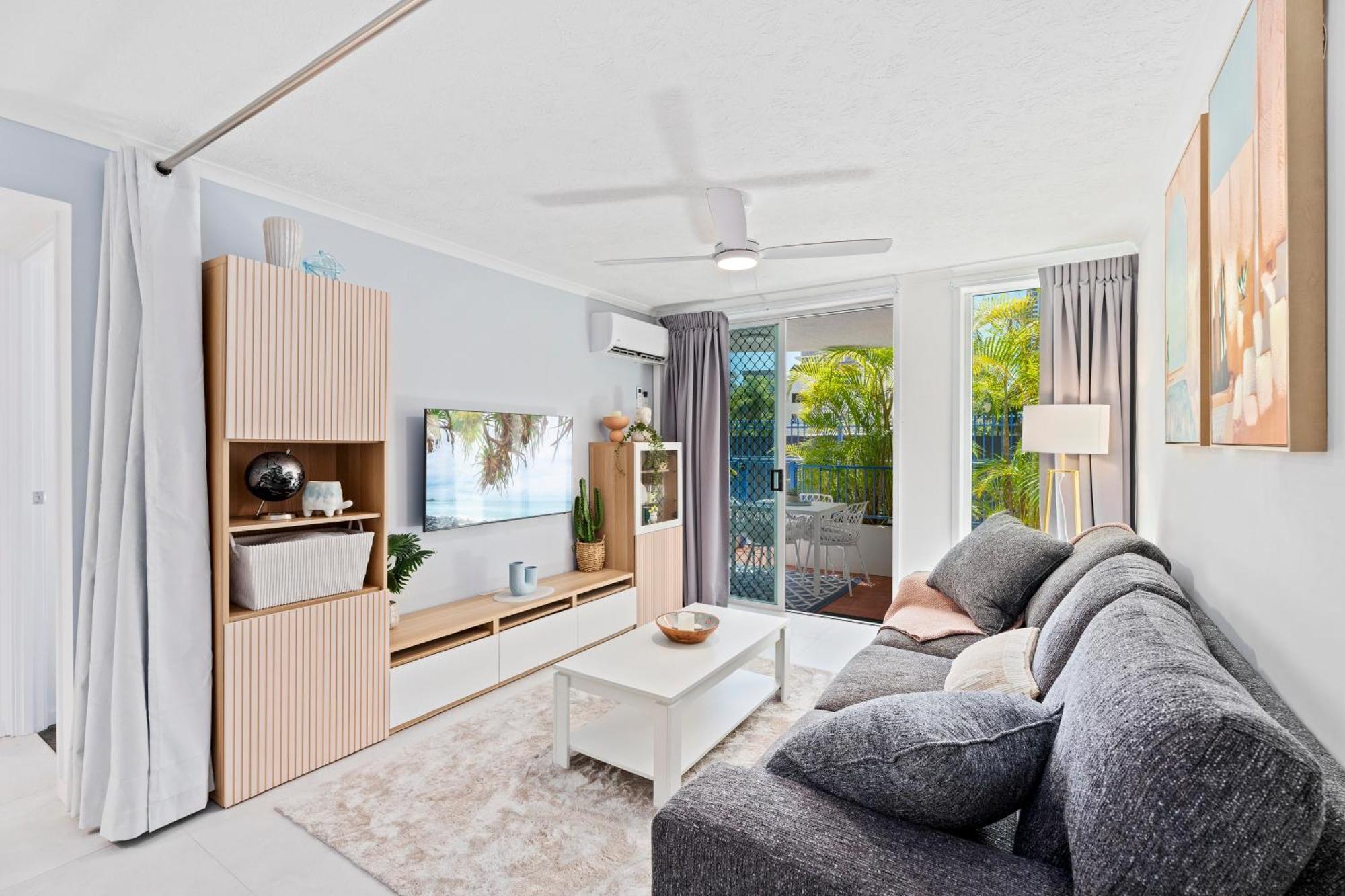 Coastline Escape Renovated Unit - Great Location - Quiet Area - Parking Included *