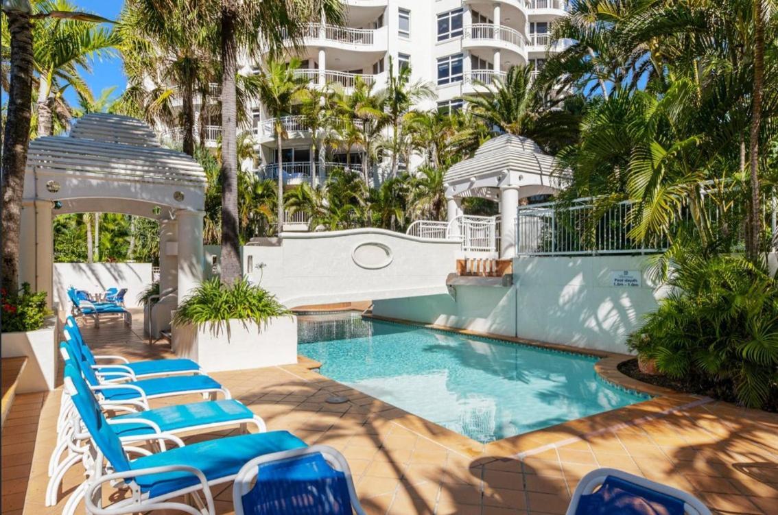 Apartment Sun-kissed Serenity: Mediterranean In Burleigh