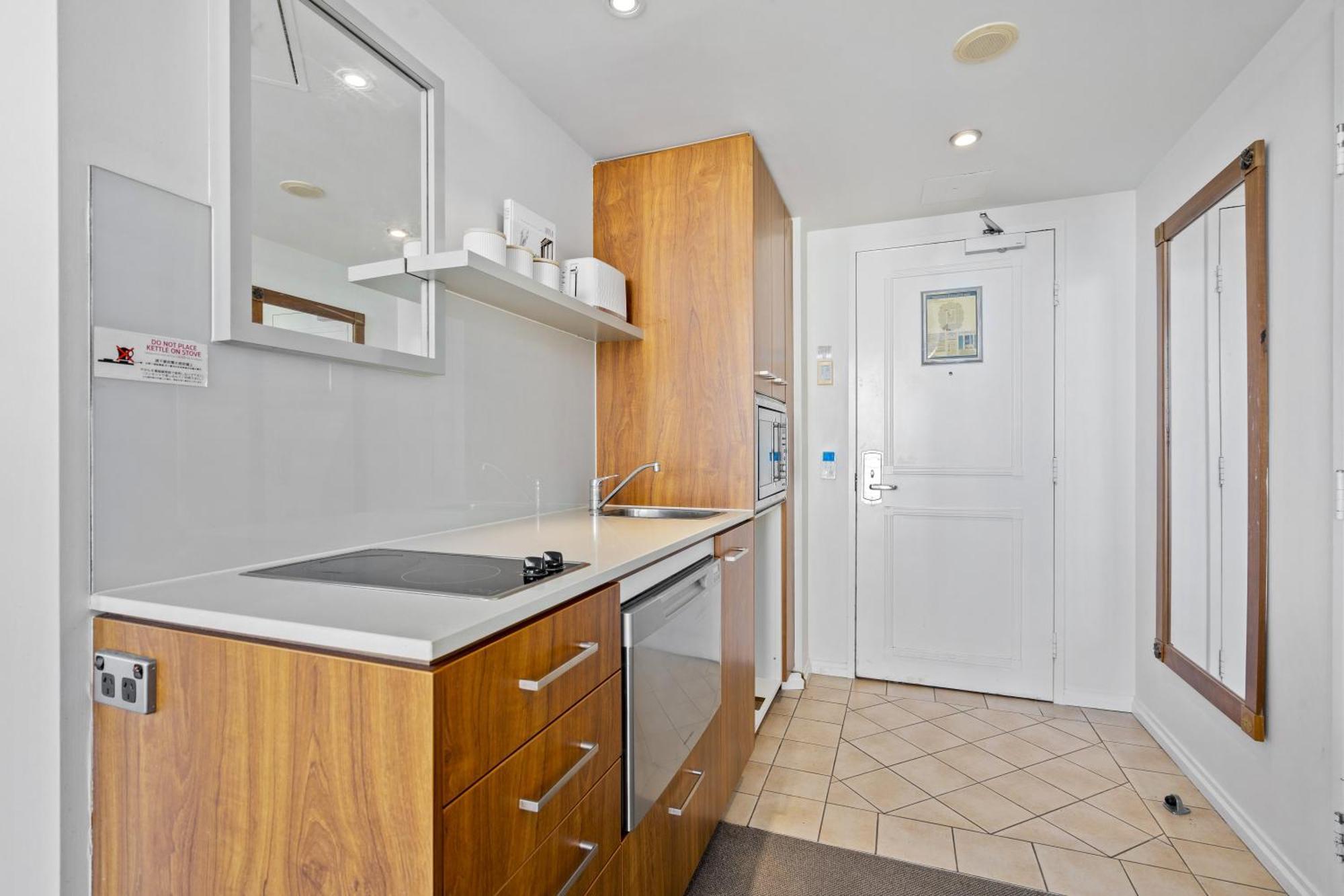 Interconnecting 2 Bedroom Unit At Legends — Q