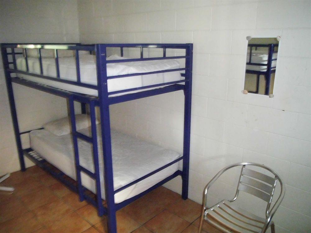 Budds In Surfers Backpackers Hostel *
