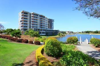 Signature Waterfront Aparthotel 4*