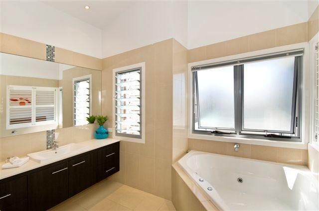 Garfield Surfers Paradise Holiday home