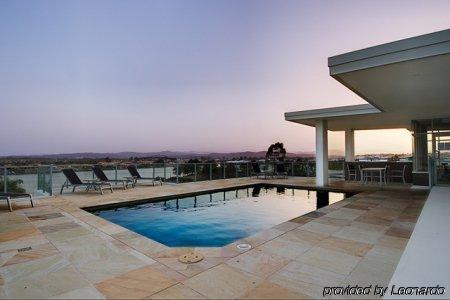Chancellor Lakeside Aparthotel 4*