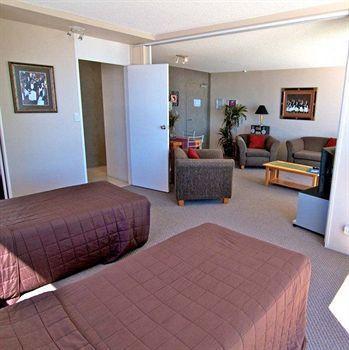 President - Absolute Beachfront Aparthotel