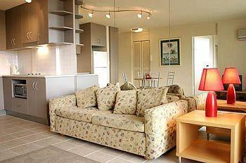 Aparthotel President - Absolute Beachfront Gold Coast