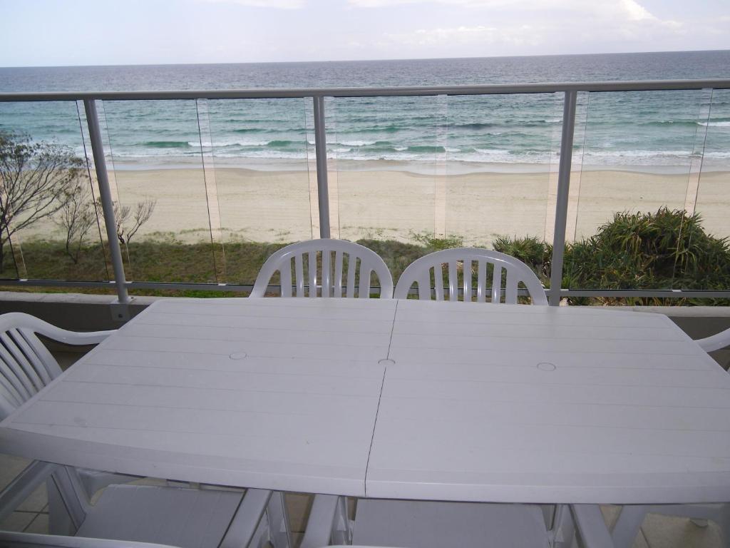 Pacific Surf Absolute Beachfront Aparthotel
