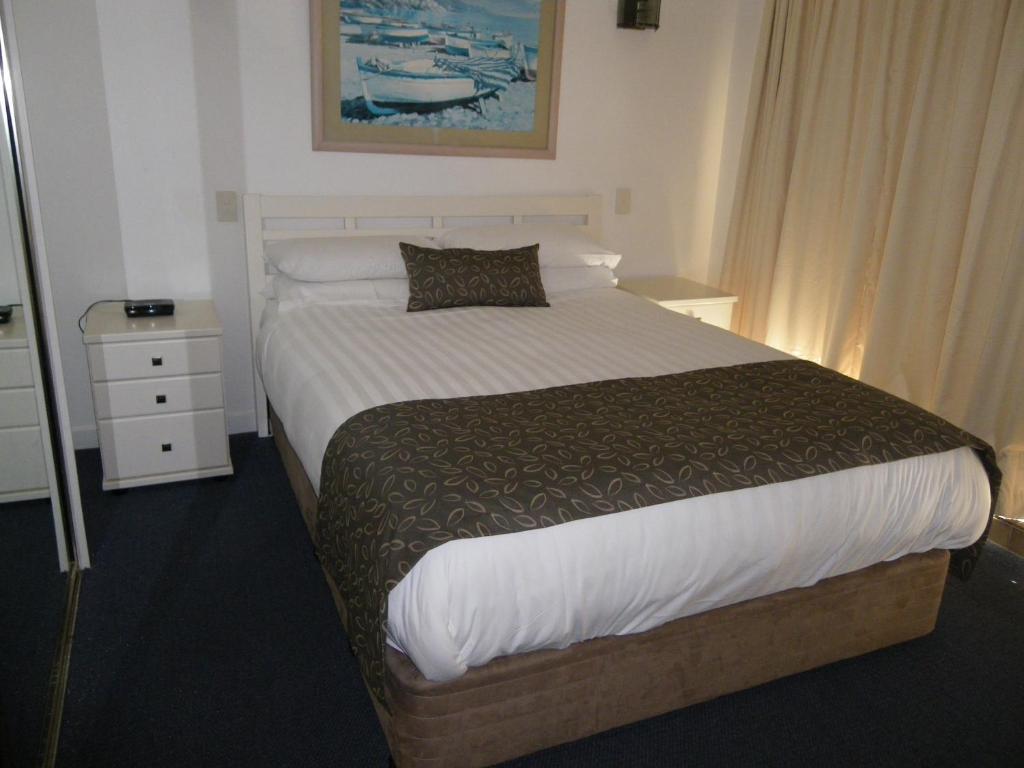Pacific Surf Absolute Beachfront Aparthotel 3*