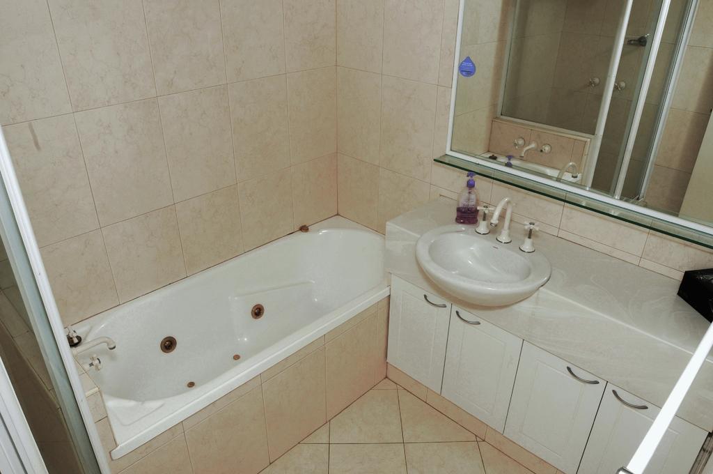 Aparthotel Anglesea Court Gold Coast