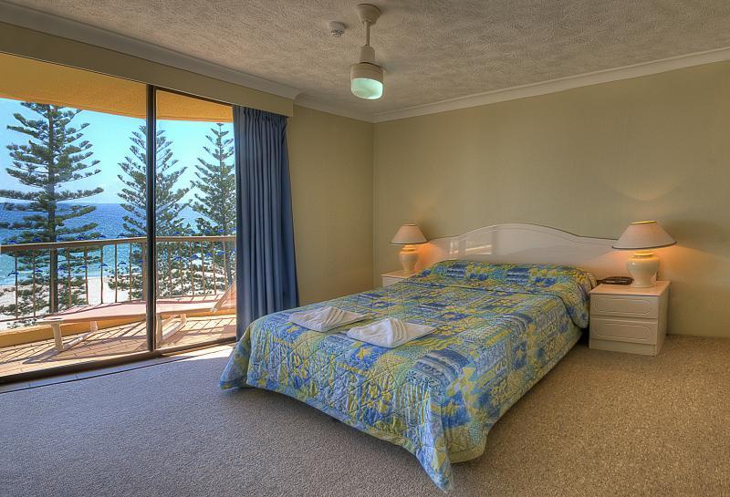 Hotel Columbia On Rainbow Bay Gold Coast