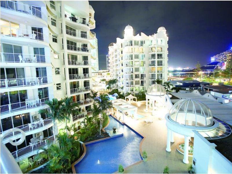The Phoenician 4*