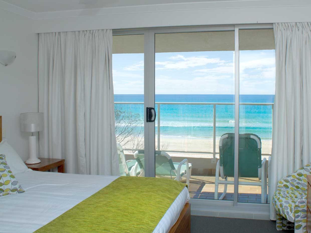 Pacific Surf Absolute Beachfront Aparthotel 3*