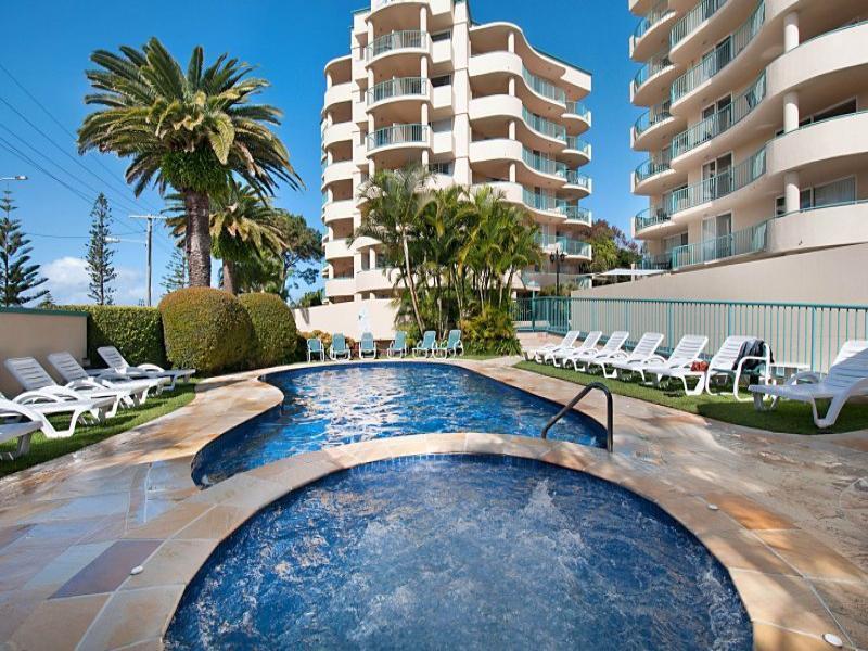 Royal Pacific Aparthotel 4*