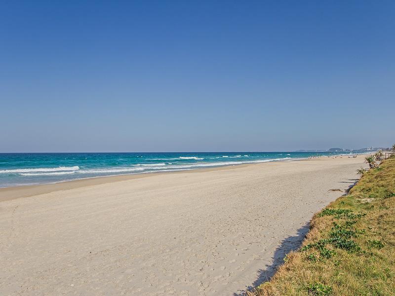 Paros On The 3* Gold Coast