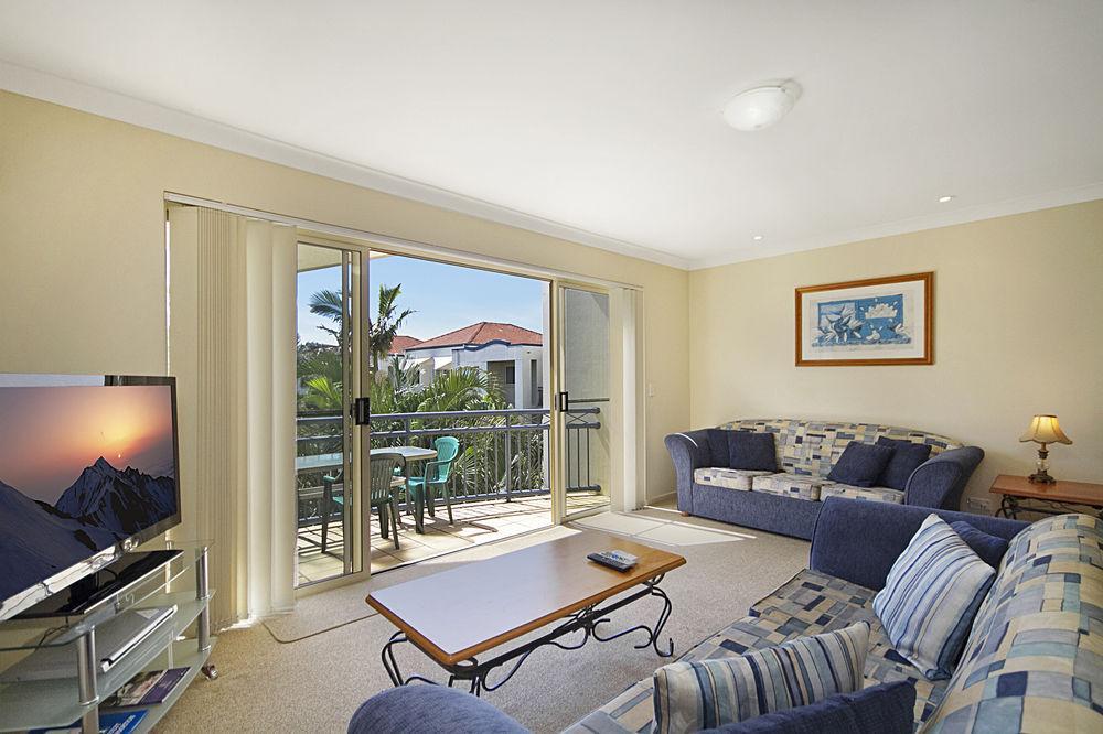 Golden Riviera Absolute Beachfront Resort Gold Coast