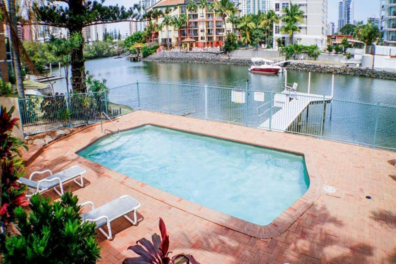 Surfers Riverside 3*