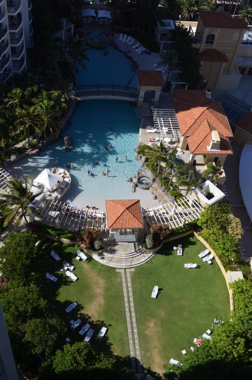 Great Escape At Chevron Renaissance Apartment *