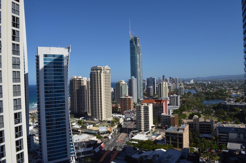 Great Escape At Chevron Renaissance * Gold Coast