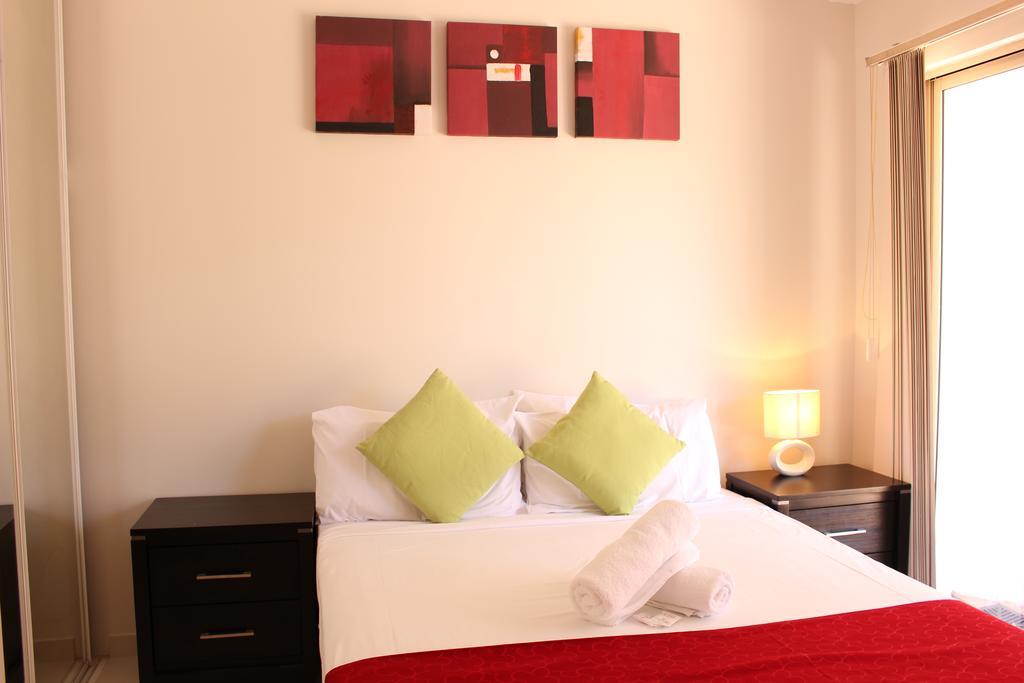 Surfers Riverside 3*