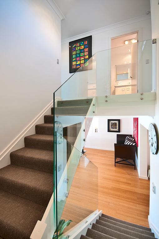 Surfers Paradise Escape - Waterfront House Gold Coast