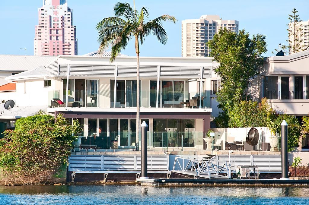 Surfers Paradise Escape - Waterfront House *