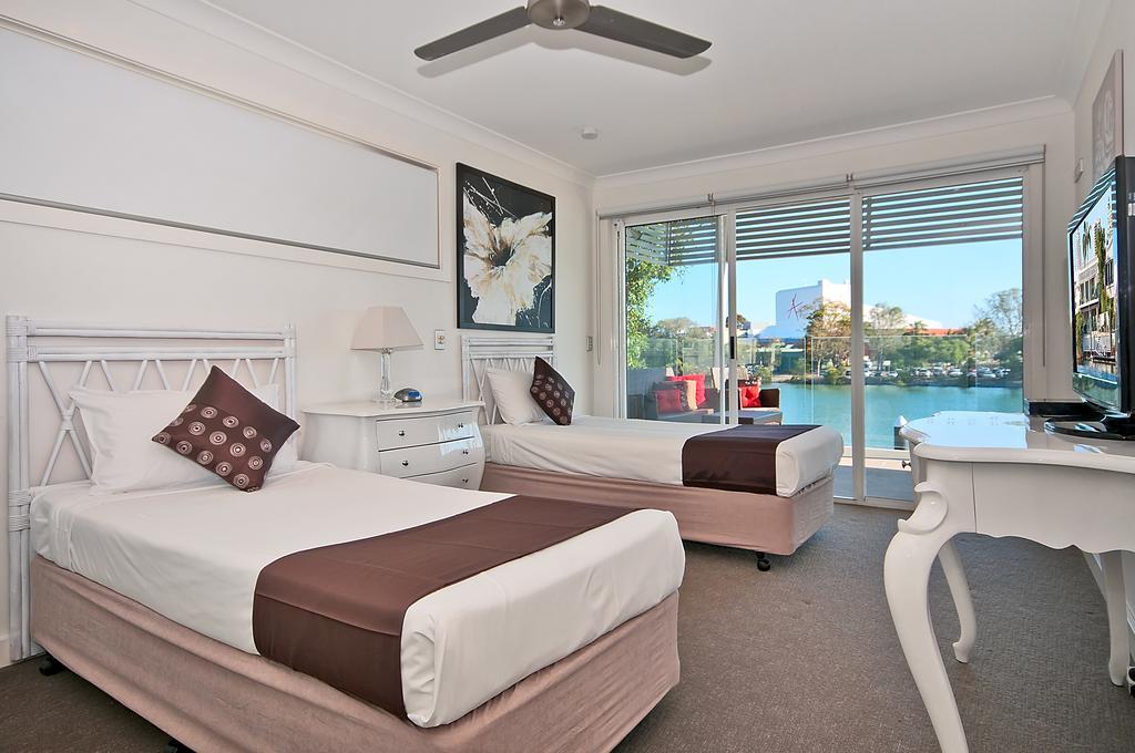 Surfers Paradise Escape - Waterfront House
